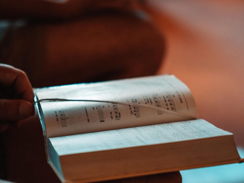 prayer-book-7842864_1920